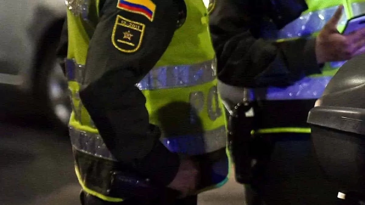 El uniformado recibió laceraciones y hematomas y el presunto agresor fue capturado.