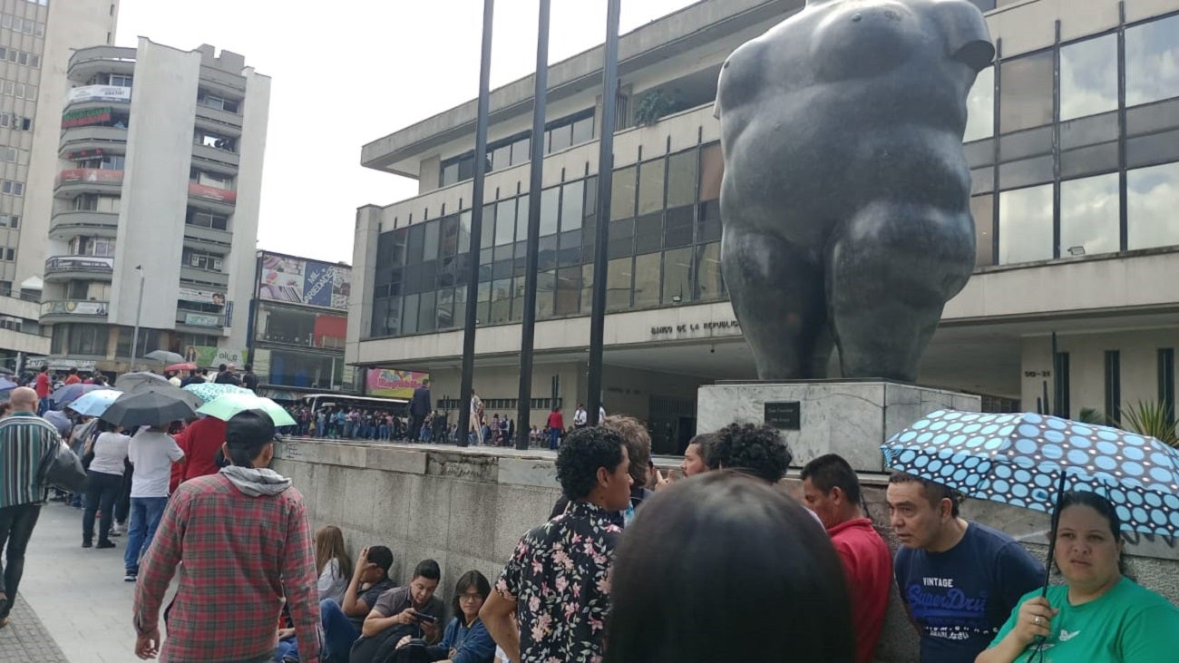 Filas para adquirir una moneda de $10.000 en Medellín