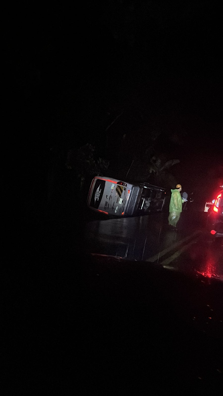 Bus se volcó cuando regresaba de Coveñas a Medellín
