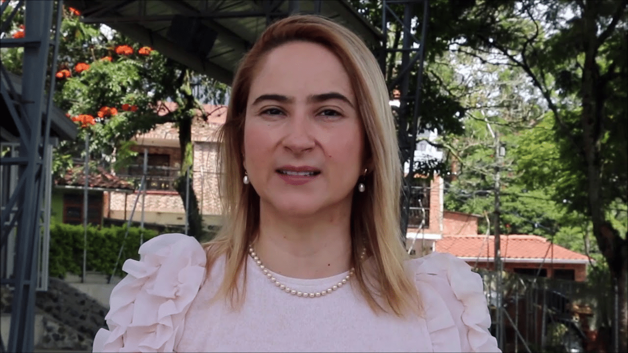 Aplazan de nuevo audiencia de imputación de cargos contra secretaria de Educación por millonario contrato