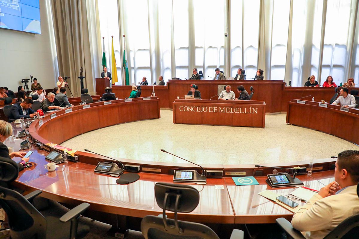 Contraloría investigaría a concejales que hundieron la venta de las acciones de EPM en UNE: Daniel Quintero