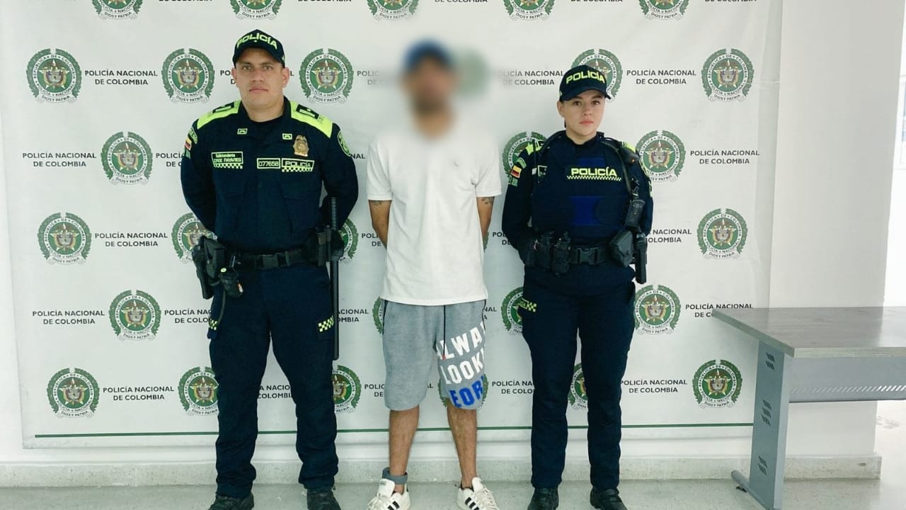 Lo capturaron "todo campante" en las calles de San Antonio de Prado con brazalete del INPEC