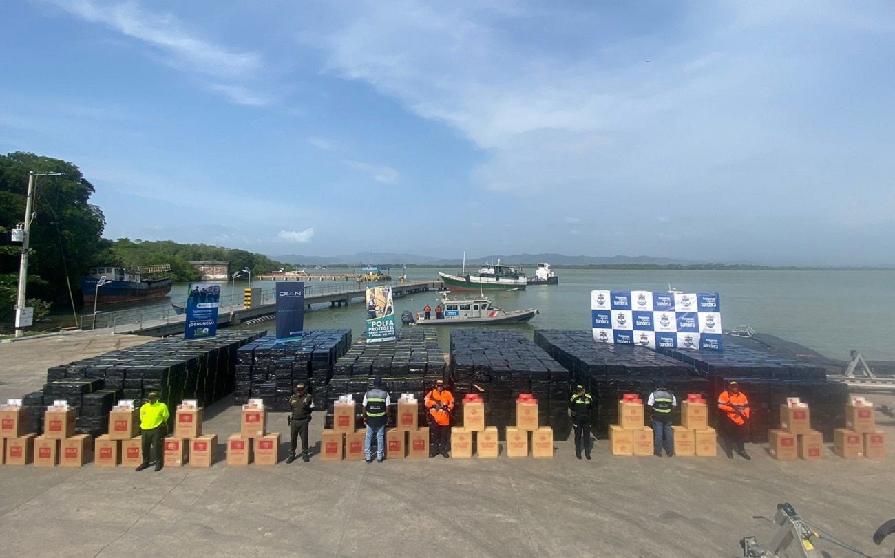 Capturaron a ocho personas por transportar en una embarcación más de 28 millones de cigarrillos de contrabando en Urabá
