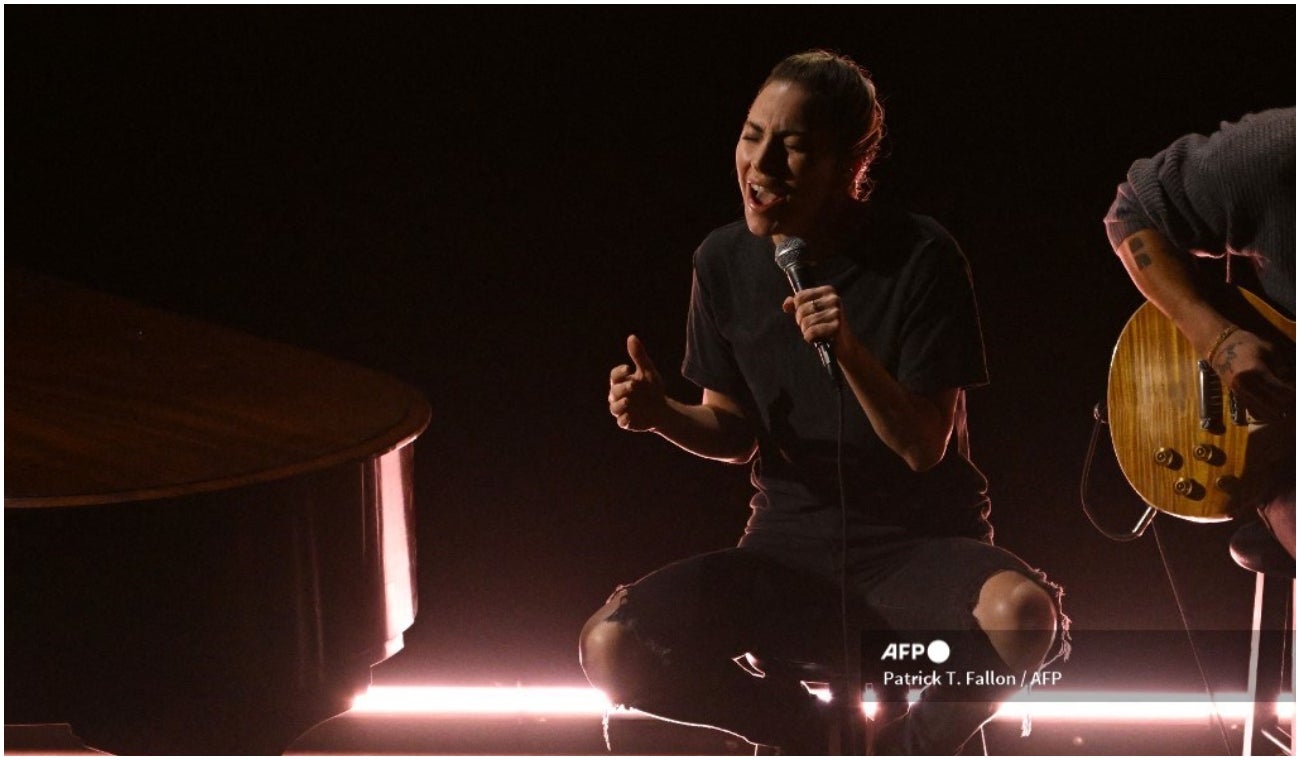 Lady Gaga canta en los Premios Oscar 2023