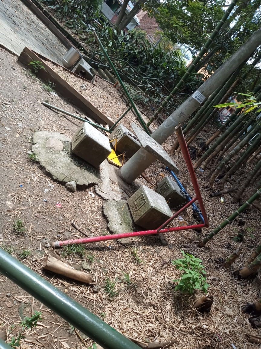 [Fotos] Tragedia familiar: Niño de 13 años murió al caerse de un columpio en Medellín