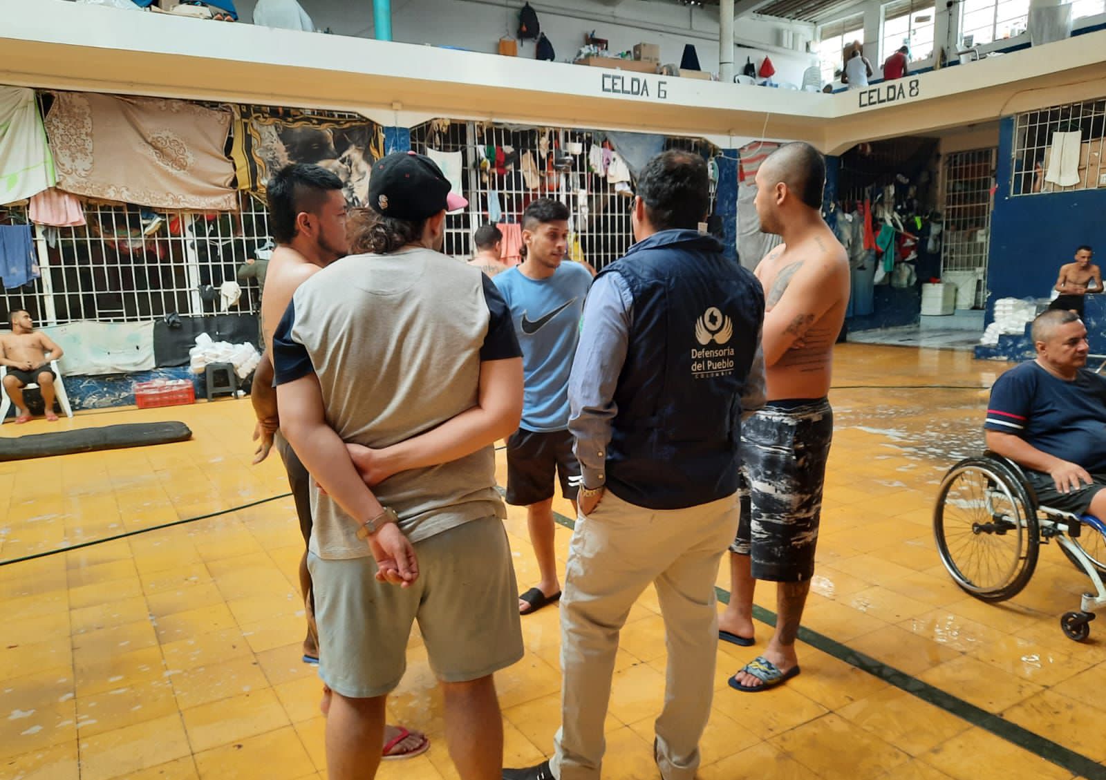 Defensoría pide descongestionar estaciones de Policía enviando a cárceles del país a los presos judicializados