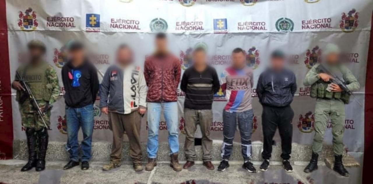 En San Vicente, capturaron a seis sujetos e incautaron maquinaria amarilla empleada para la explotación ilícita de minerales