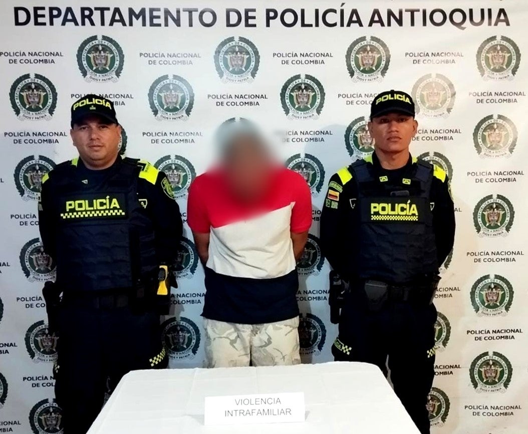 Dos hombres fueron capturados por pegarle a su pareja sentimental en Antioquia