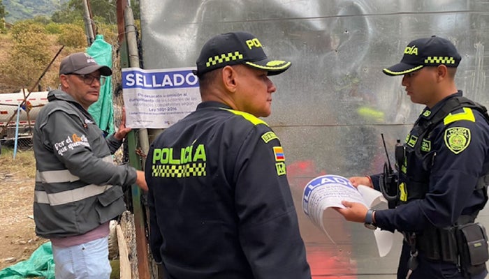 Explosión en bodega ilegal de gas en Bello