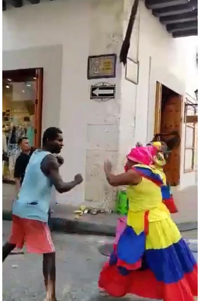 Fuerte riña entre palenqueras y un habitante de calle en Centro Histórico de Cartagena.