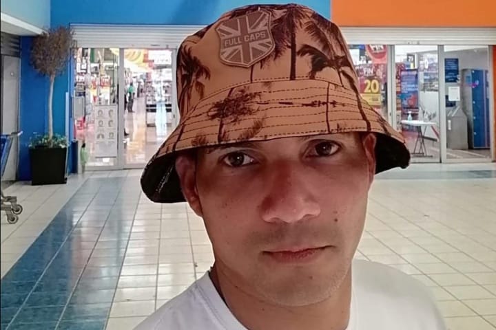 Un hombre fue asesinado a balazos por sicarios en moto en la comuna 13