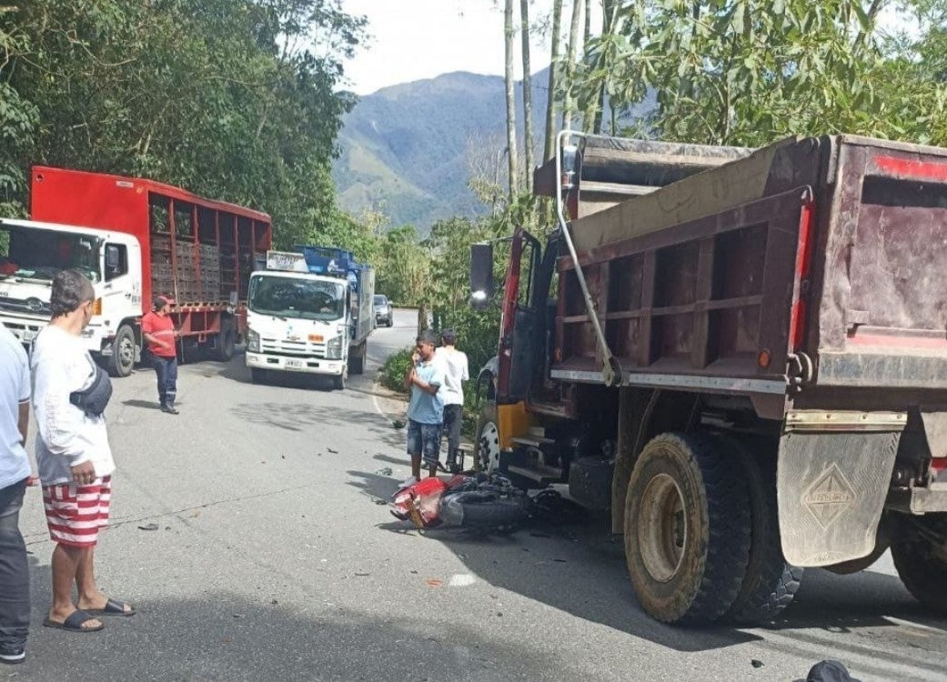 ¡Siniestro! Murió motociclista luego de chocar contra una volqueta en vía de San Rafael