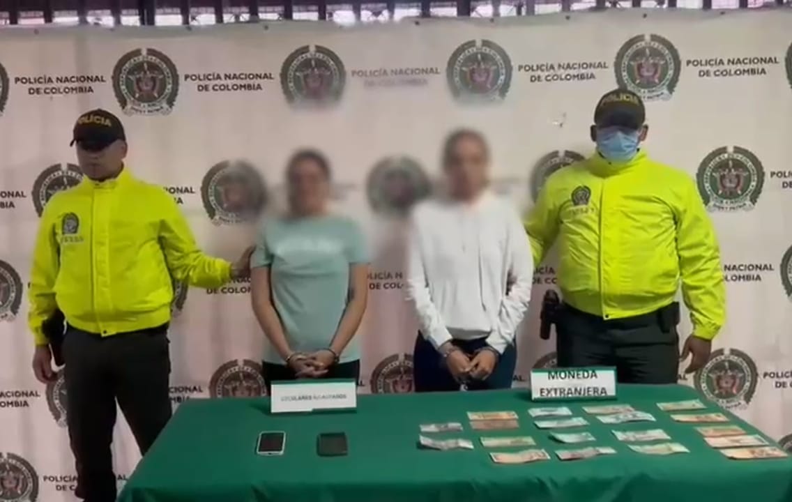 Las mujeres que utilizaron “Tinder” para robar $43 millones de bitcoins en Medellín