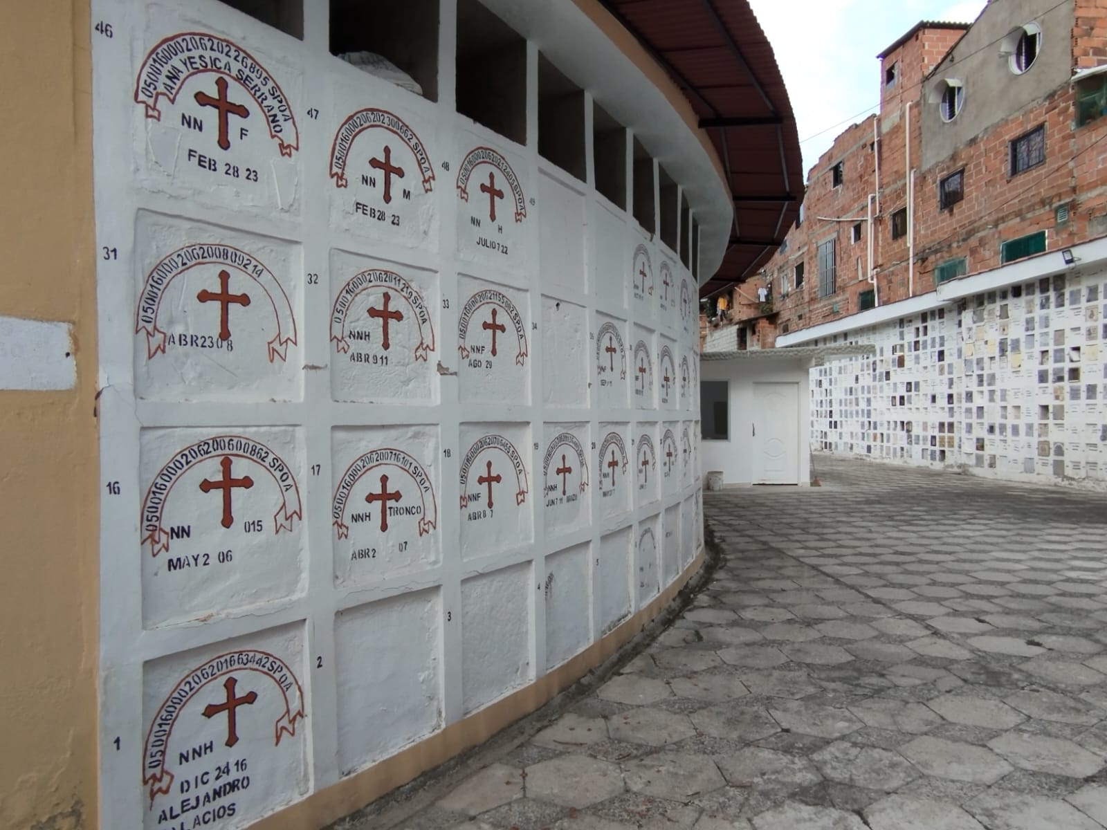 Reconocida lideresa social fue encañonada y amenazada en el cementerio de Barbosa Antioquia