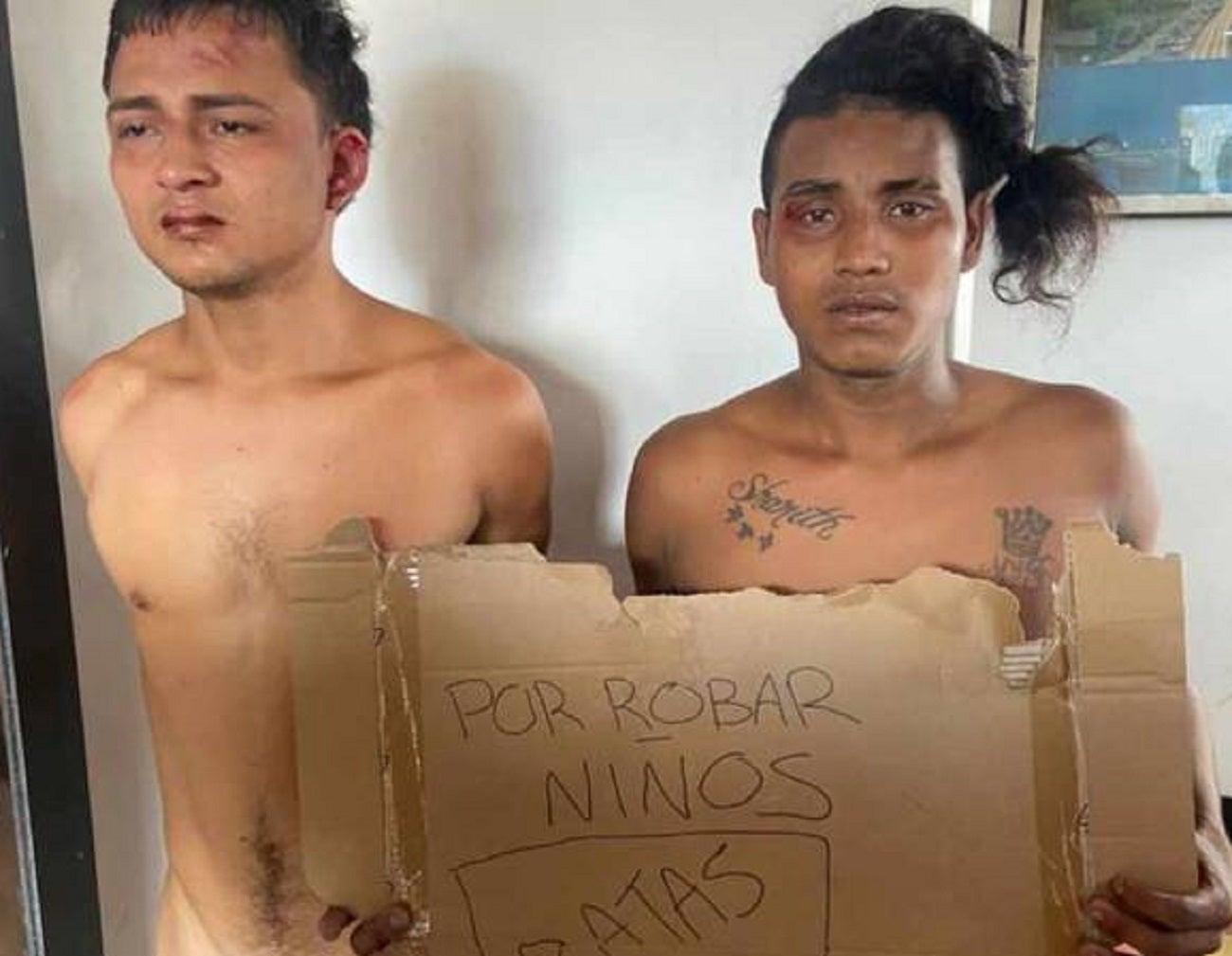 Corriendo y en pelota así castigaron a dos presuntos ladrones de celulares en Manrique