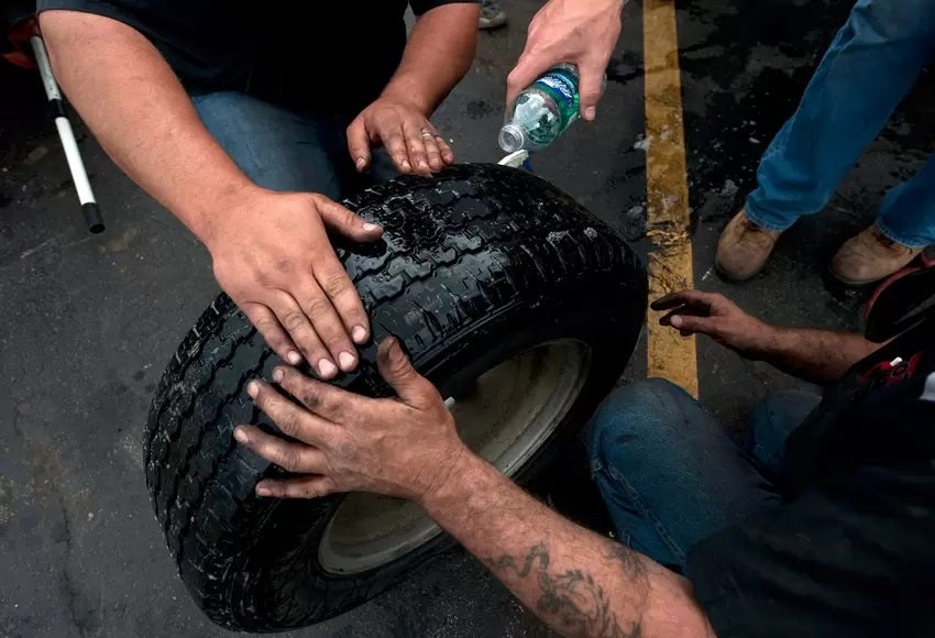 Los "pinchallantas" en Medellín