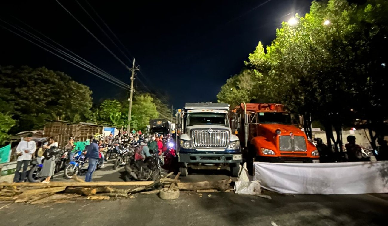 Con peajes pedagógicos continúan protestando en Barbosa por desmonte del peaje El Trapiche