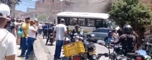 Accidente de tránsito múltiple en Bello, provoca incendio y la muerte de al menos dos personas