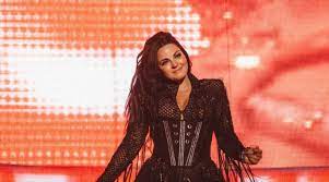 Maite Perroni olvidó la letra de su canción en pleno concierto de RBD