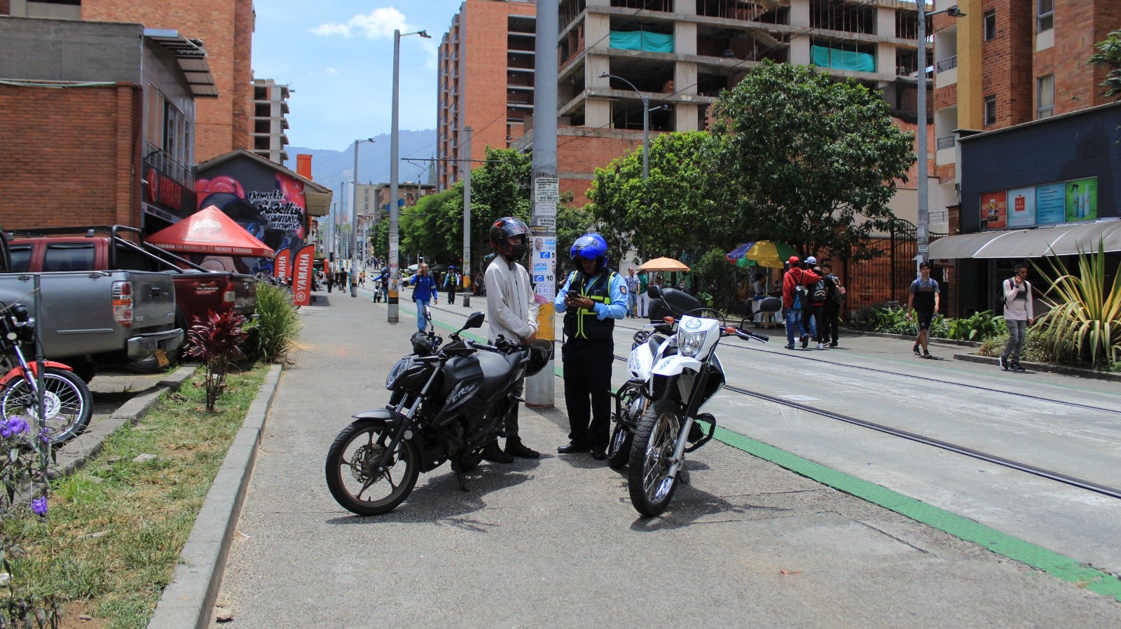 Más de mil motociclistas sancionados por invadir el carril exclusivo del Tranvía de Ayacucho