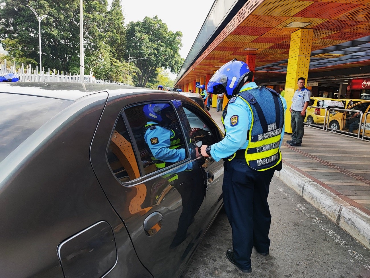 Agente de tránsito en Medellín