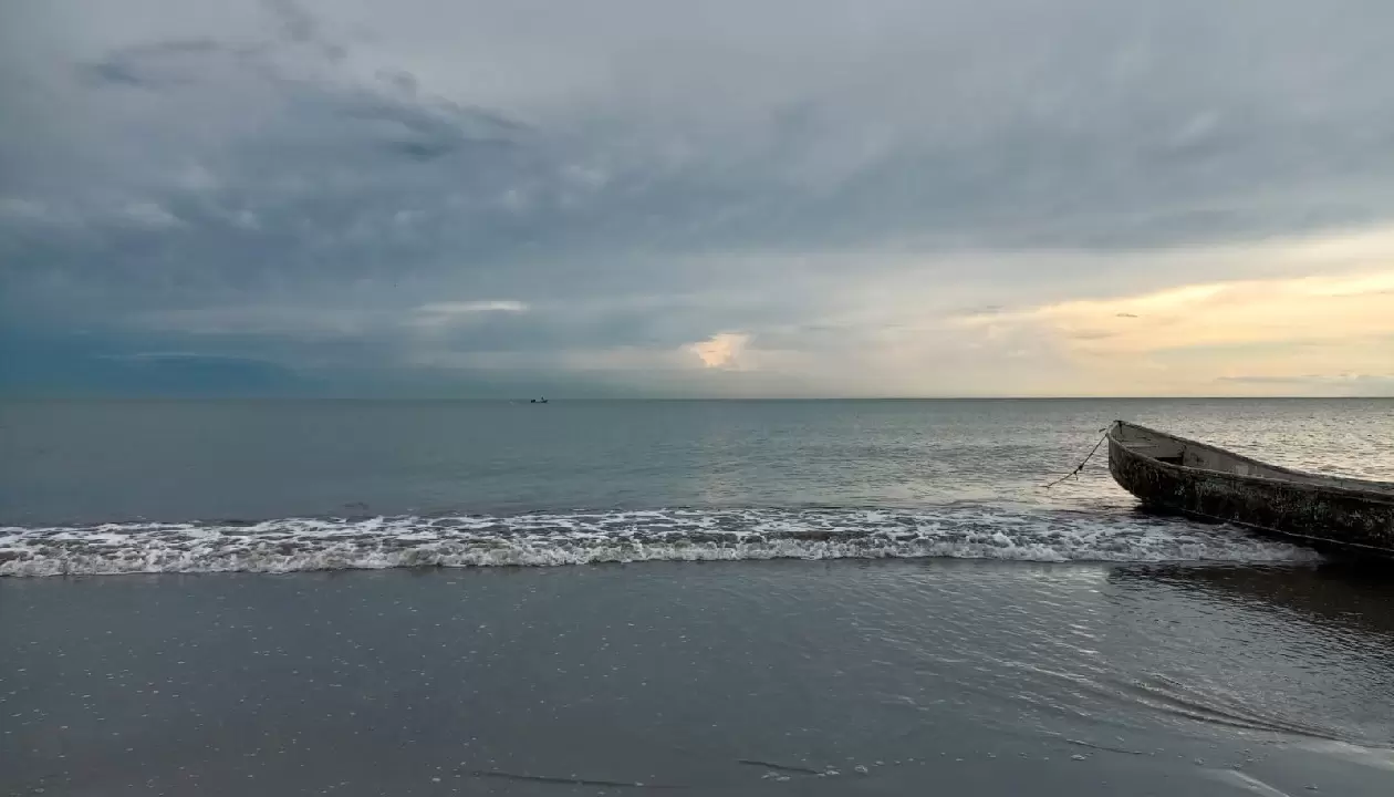 Pareja fue impactada por un rayo en pleno paseo por la playa