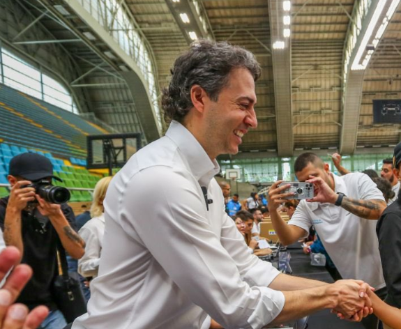 En la imagen el alcalde de Medellín, Daniel Quintero. Foto sacada de Twitter: @jdavidagudelo