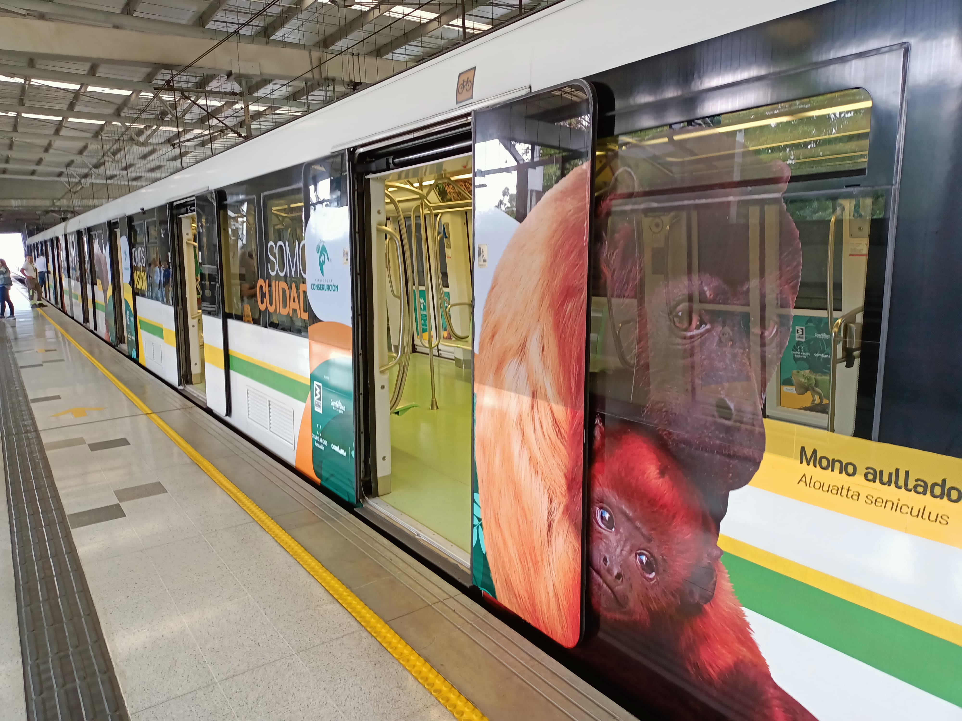 En la imagen el tren de la Conservación que estará transitando por el Sistema Metro. Foto: cortesía Metro de Medellín.