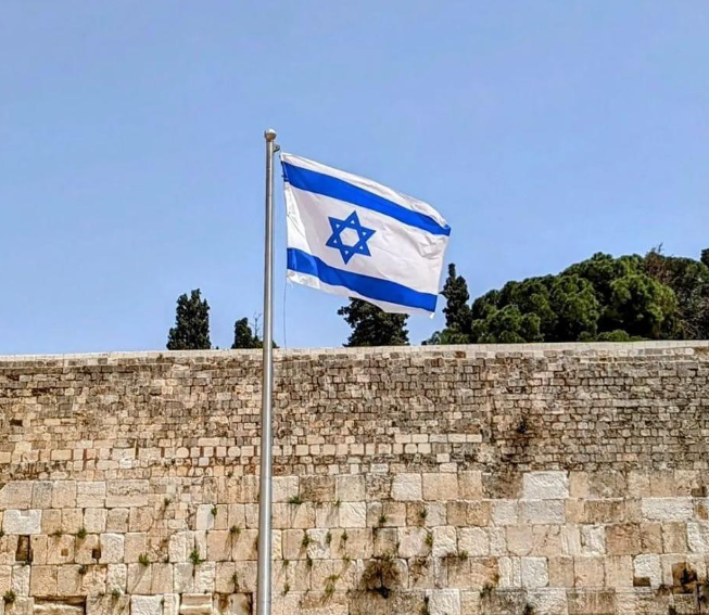 En la imagen la bandera de Israel, uno de los implicados en el conflicto. Foto sacada de: @israelenespanol