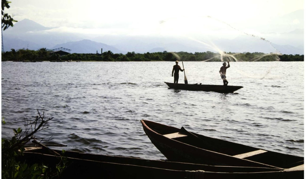 León Ruiz - Señas desde la Orilla
