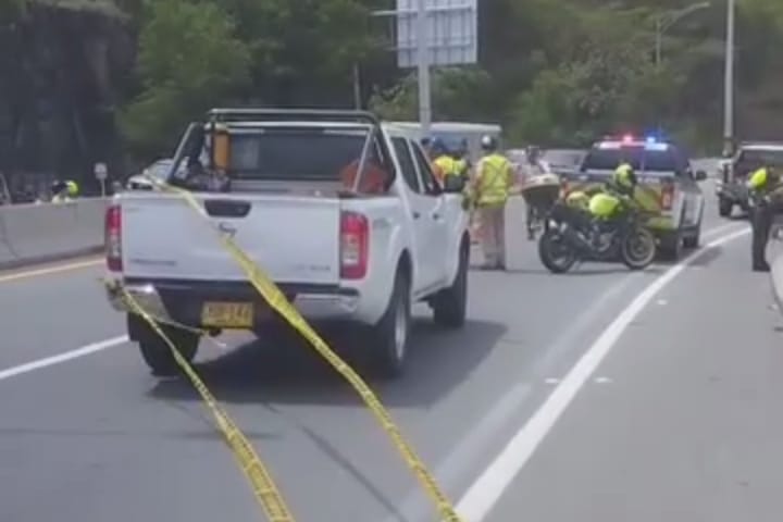[Video] Tragedia en vías: Una mujer cayó a un abismo cuando pasaba por un puente en San Jerónimo, Antioquia