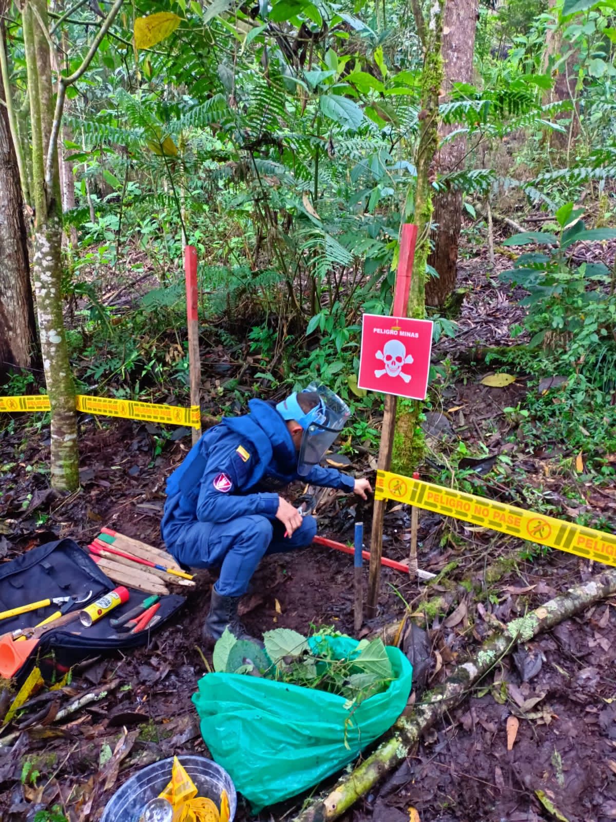 [FOTOS] En Apartadó destruyeron “minas quiebrapatas” y entregaron 2.448 metros cuadrados libres de los artefactos