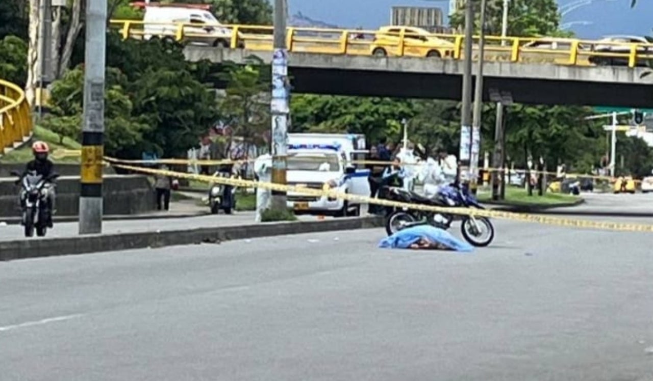 Motociclista en exceso de velocidad atropelló a un abuelito