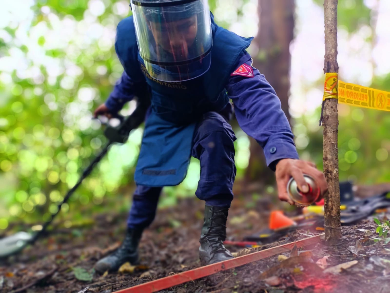 [FOTOS] En Apartadó destruyeron “minas quiebrapatas” y entregaron 2.448 metros cuadrados libres de los artefactos