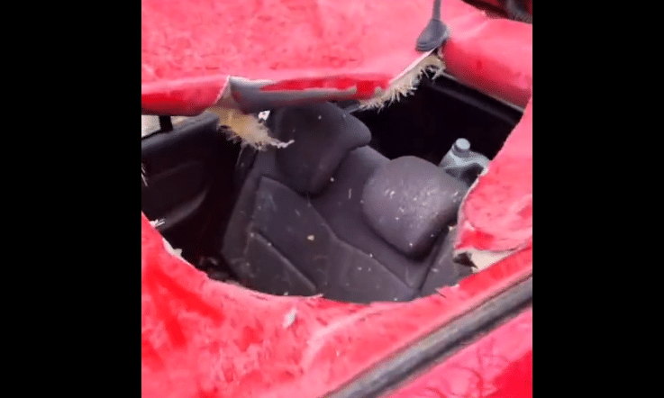 Posible meteorito cayó encima de un carro y le dejó enorme agujero