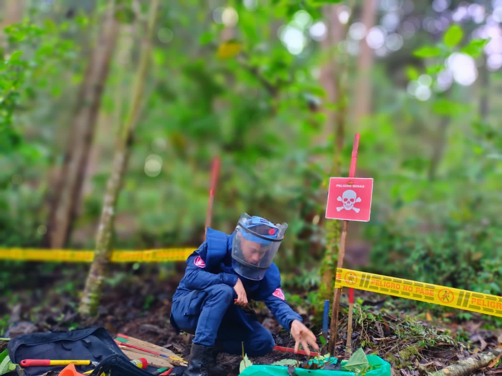 [FOTOS] En Apartadó destruyeron “minas quiebrapatas” y entregaron 2.448 metros cuadrados libres de los artefactos
