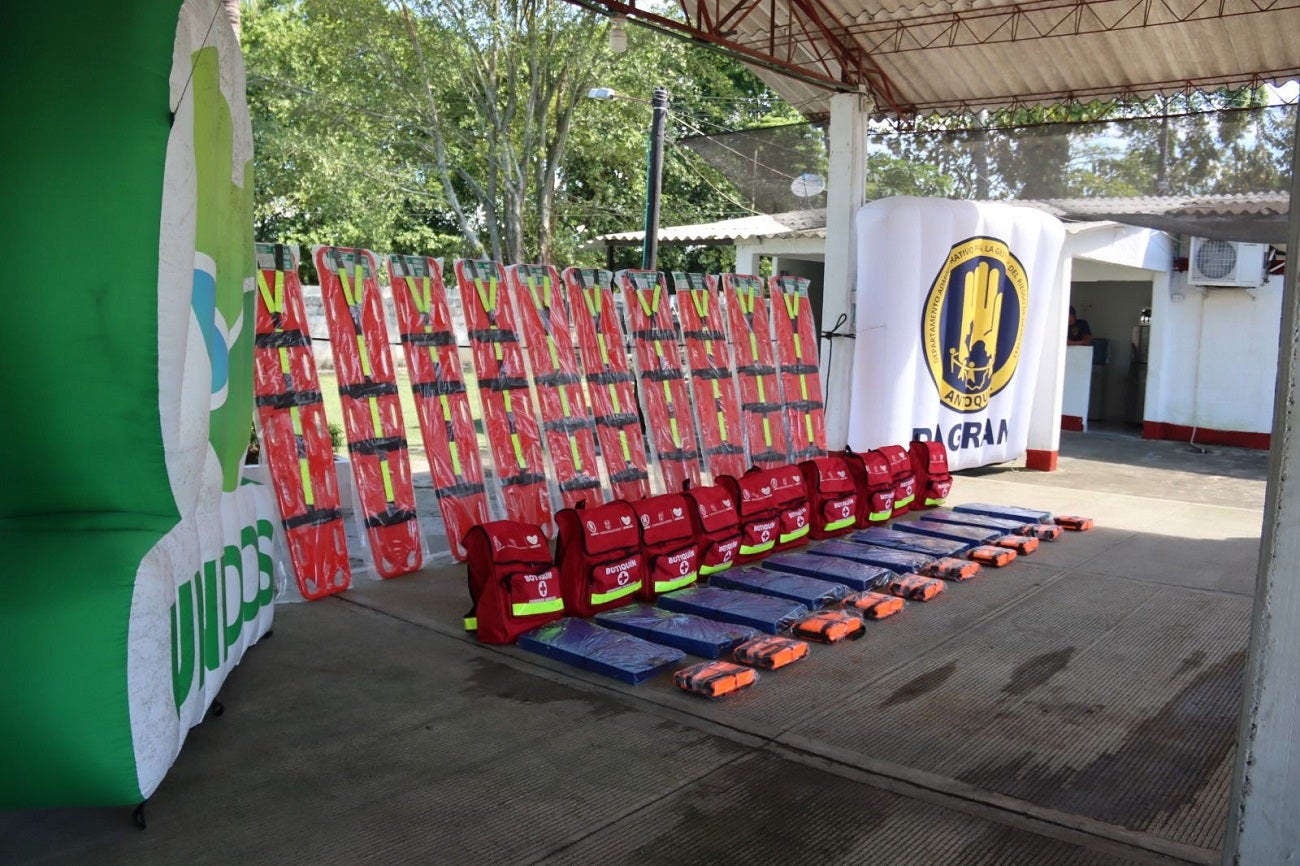 Entrega de kits de primeros auxilios en el Urabá antioqueño