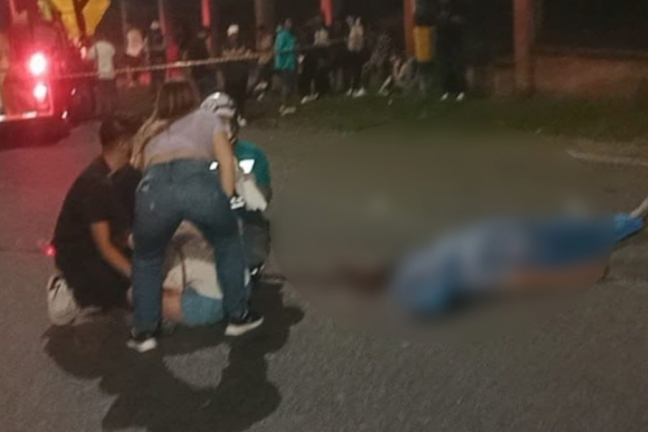 Trágica muerte: Un hombre falleció tras caer de una chiva rumbera en Medellín