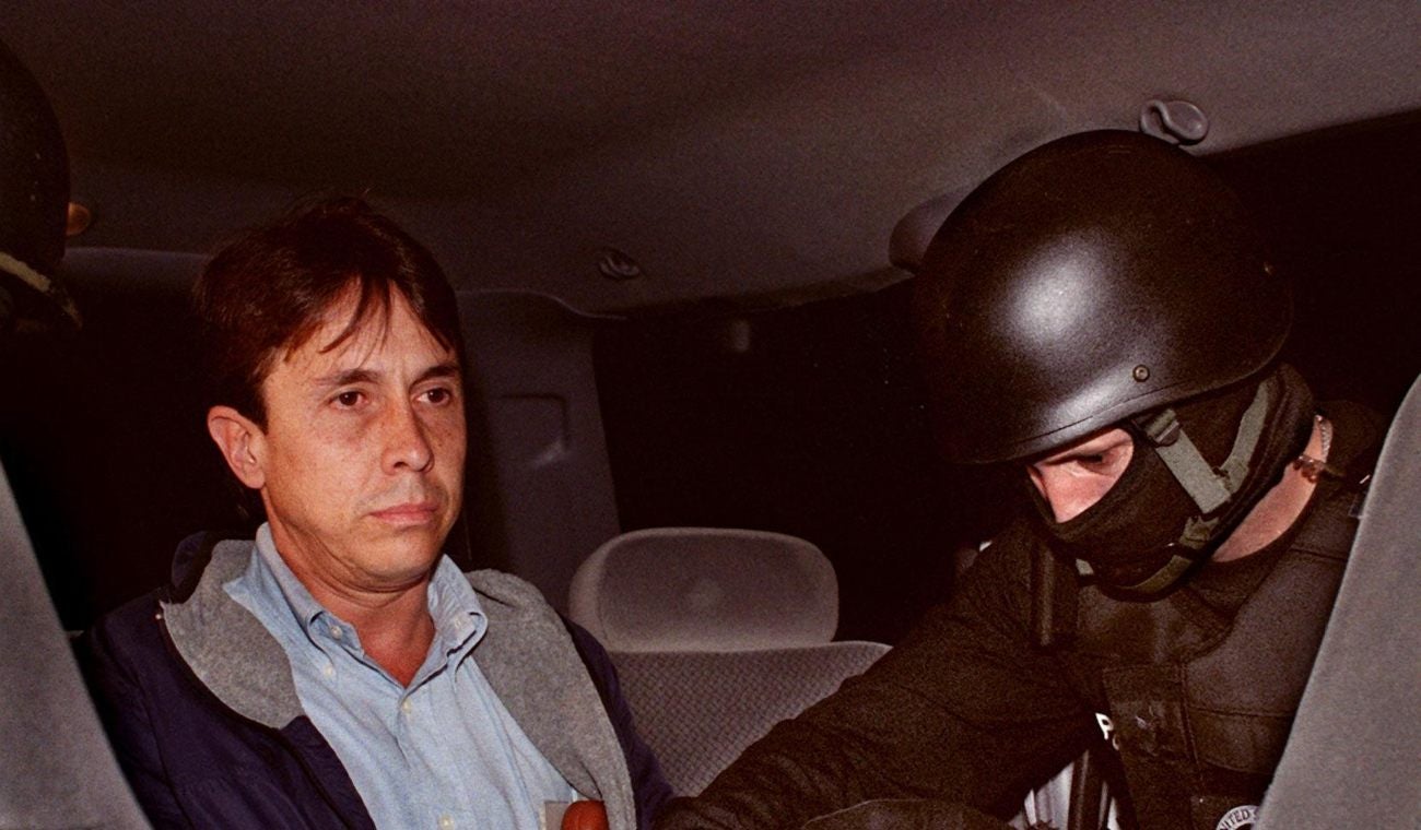 Fabio Ochoa, durante su extradición en 2001