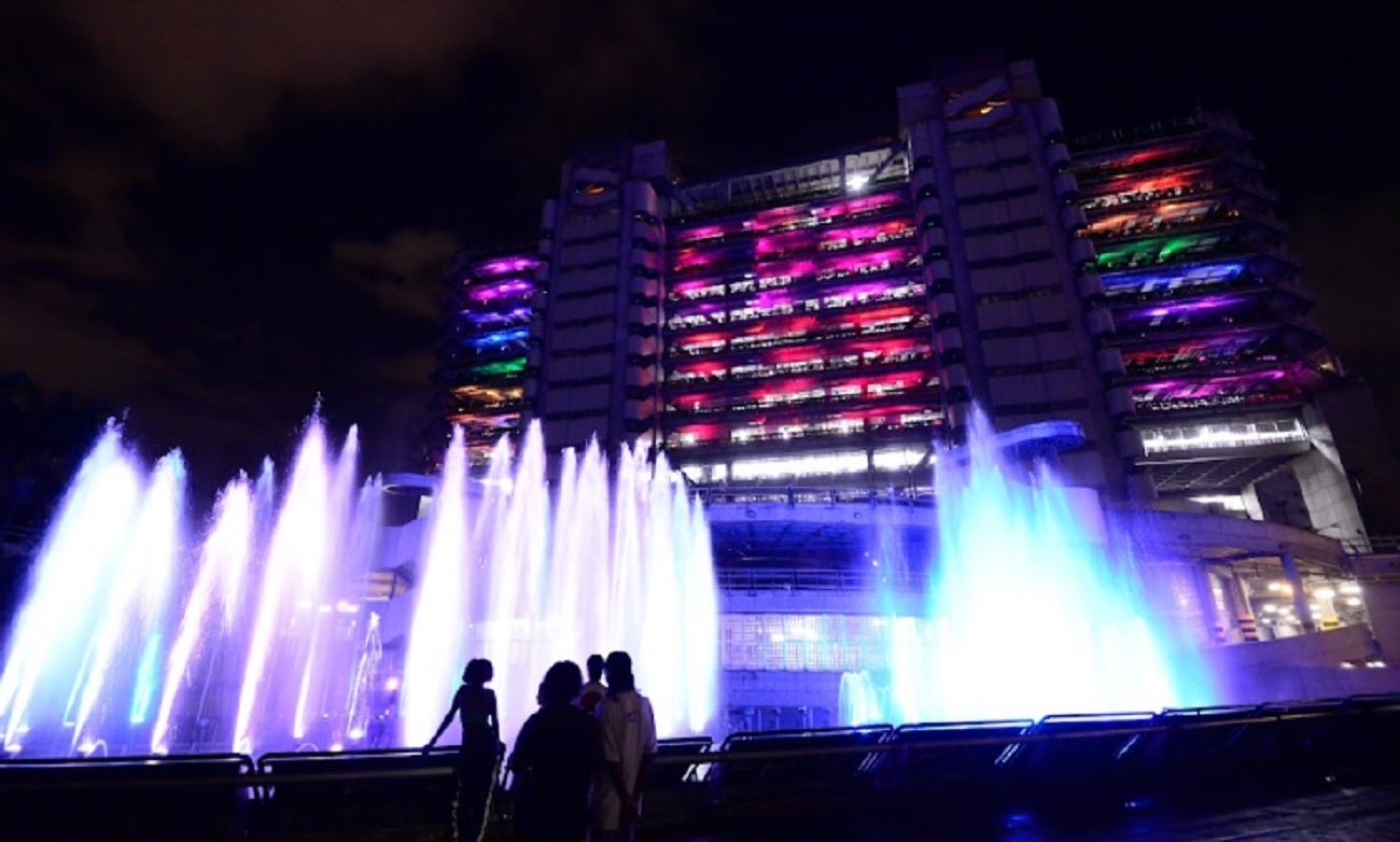 Espectáculo en la fuente La Vida en Medellín