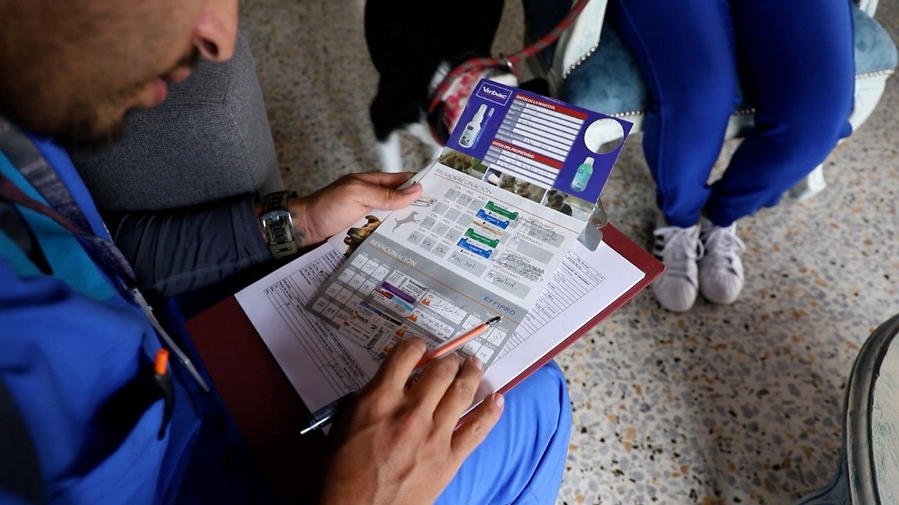 El punto de vacunación antirrábica del Multicentro Caribe