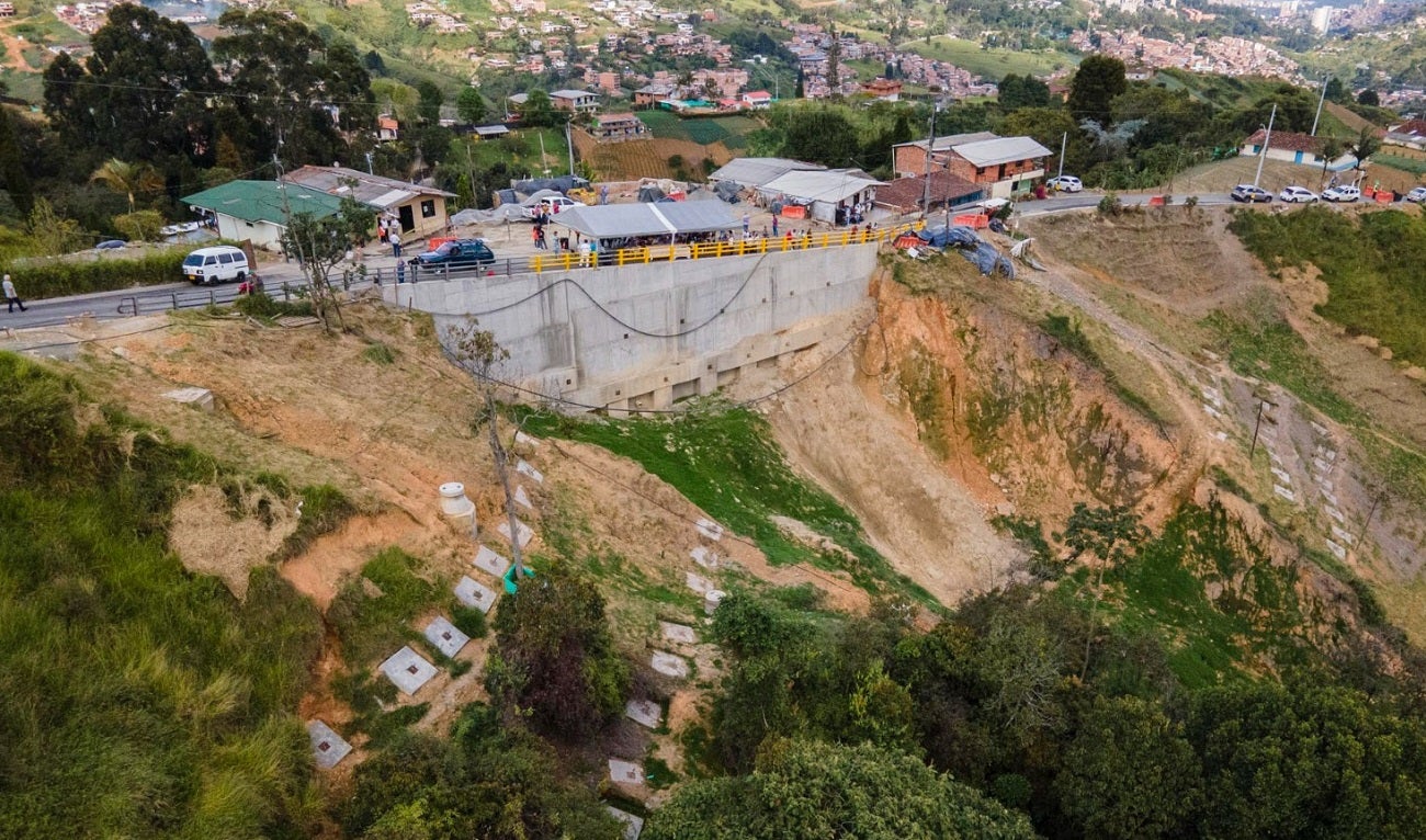Trabajos de estabilización de la vereda El Patio, en Medellín