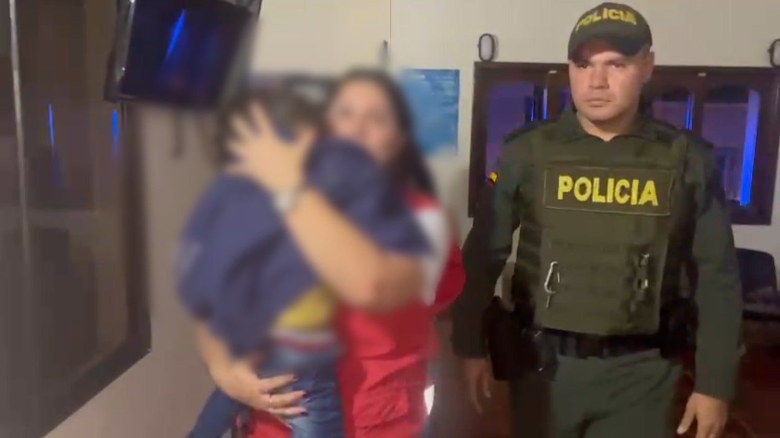 Una mujer abandonó a sus dos hijos en una estación de Gasolina. La Comisaría de Familia restableció sus derechos