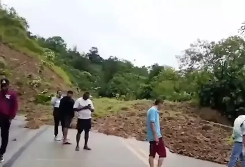 Derrumbe en la vía Medellín - Quibdó se habría llevado cerca de 50 personas