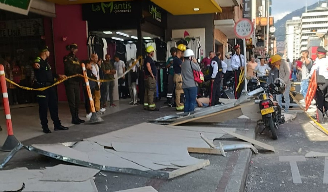 Colapso de drywall en centro comercial de Medellín