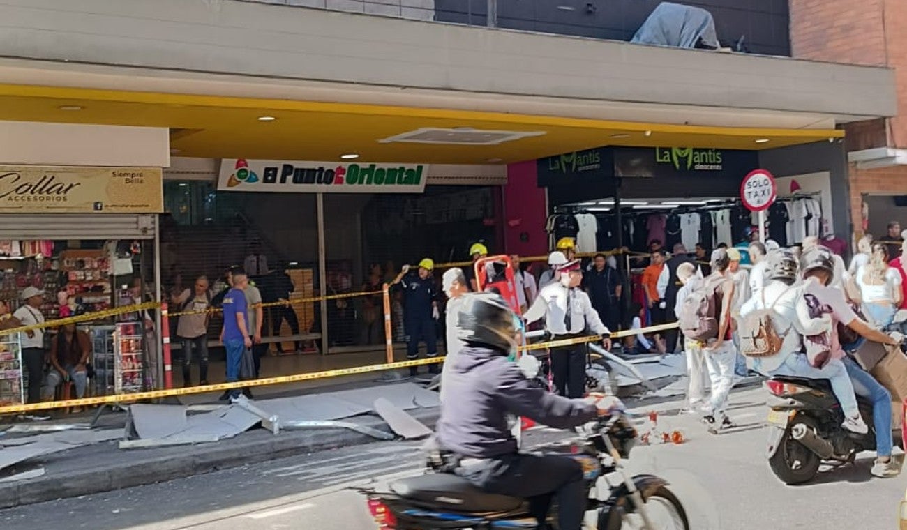 Colapso de drywall en centro comercial de Medellín