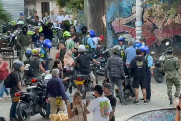 Operativo por mal parqueo dejó 70 motos inmovilizadas en el puente de la 4 sur en Medellín