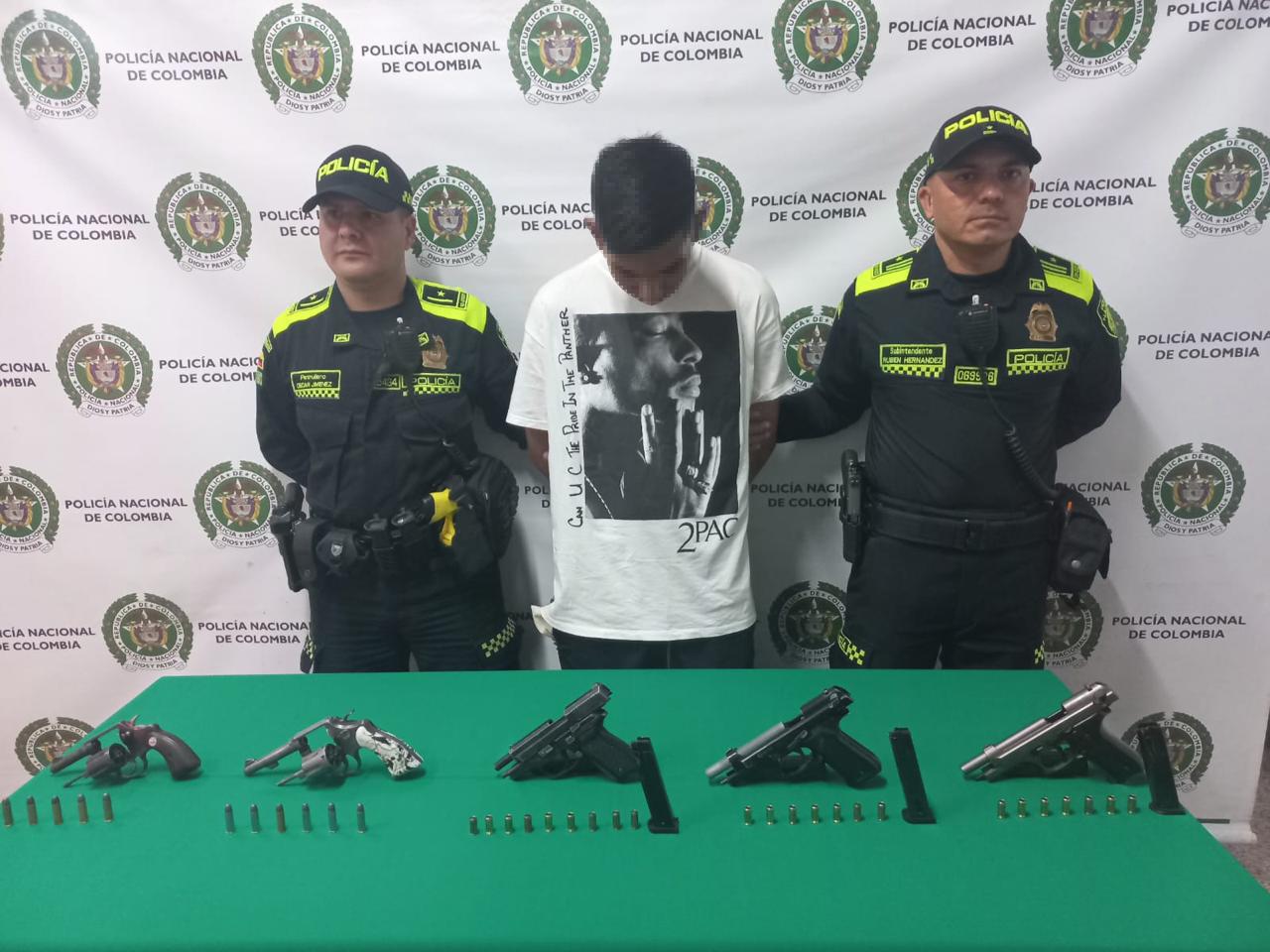 Captura de joven con armas de fuego