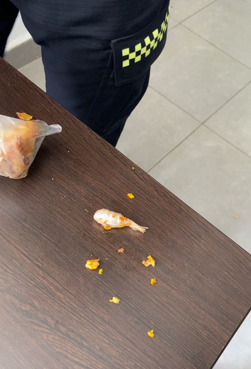 En huesos de pollo asado metían cocaína para los reclusos de la cárcel de Rionegro, Antioquia