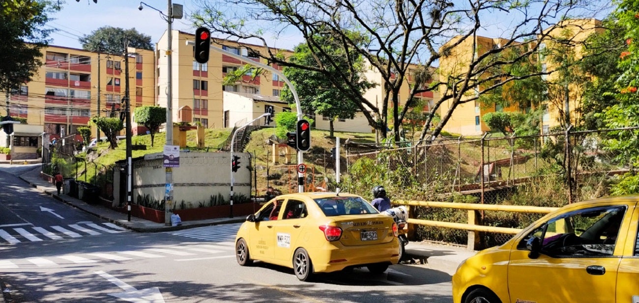 Nuevos cruces semaforizados y sentidos viales en Bello